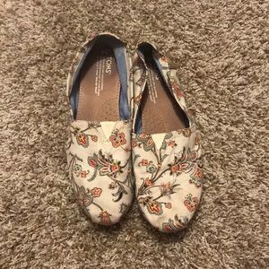 Toms size 8